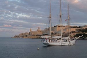Tremastad skönhet i Marsamxett harbour, Valletta
